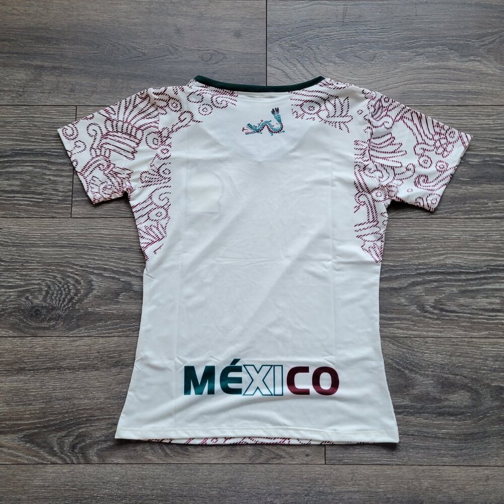Mexico Patterned V-Neck Short Sleeve Top - White & Maroon - Picture 2 of 2
